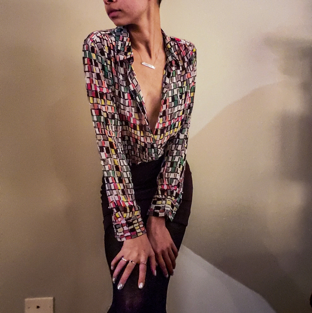 Buttoned shirt. - Picture 6 of 6